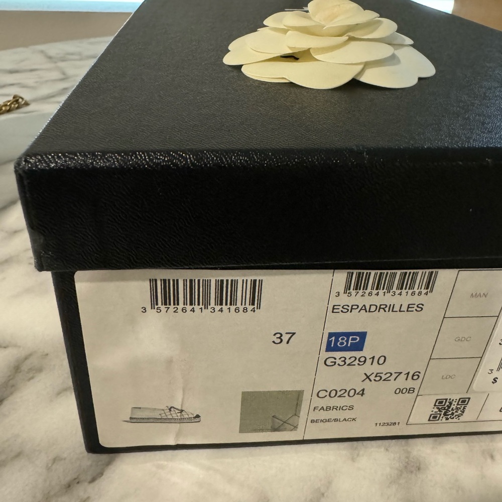 Chanel shoes size 7.5 only worn twice